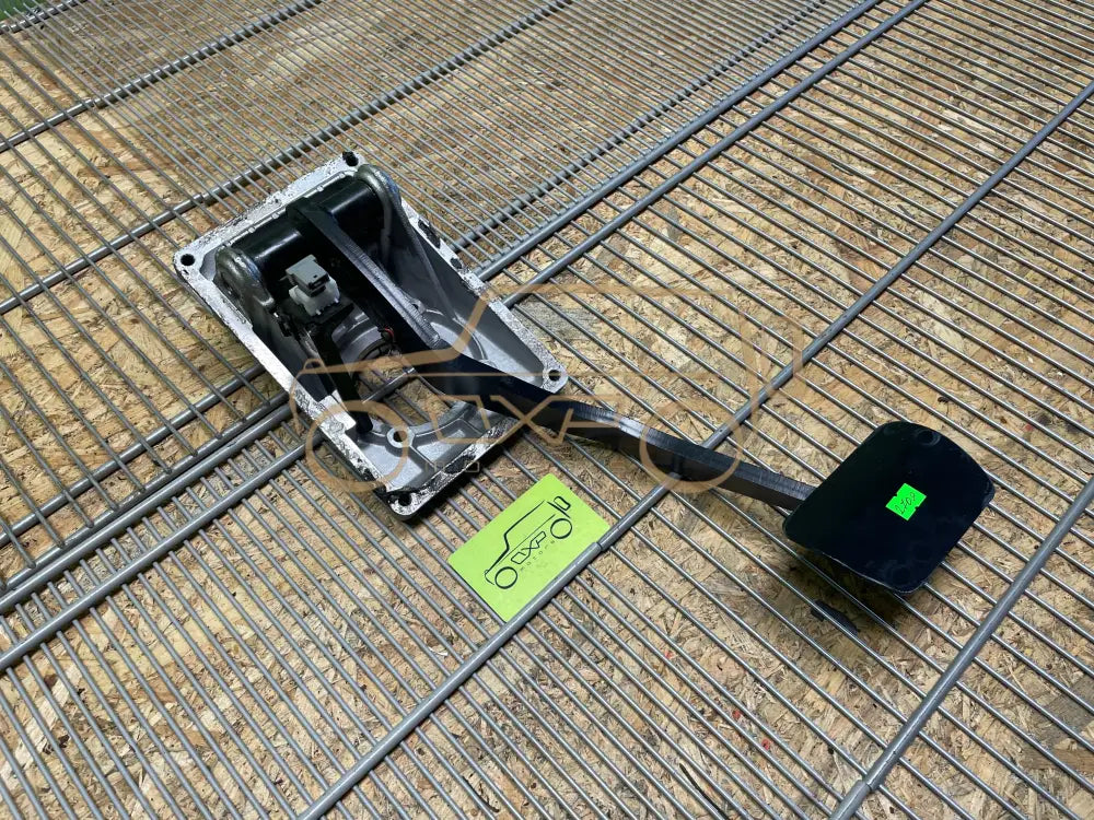 Mercedes-Benz G-Class W463 Brake pedal - brake pedal