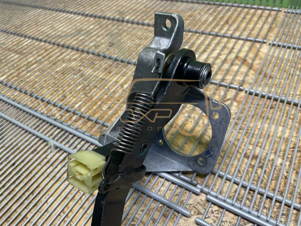 Mercedes-Benz G-Class W463 Brake pedal