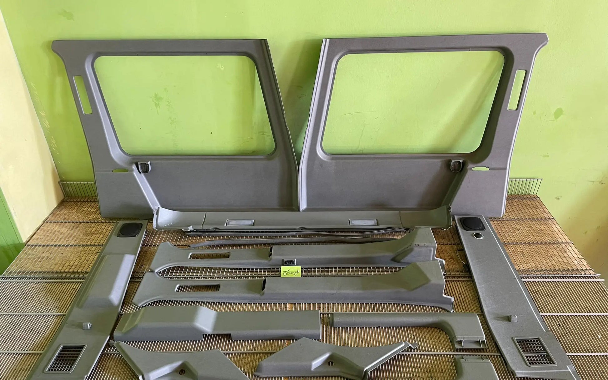 Mercedes-Benz G-Class W463 Complete gray interior