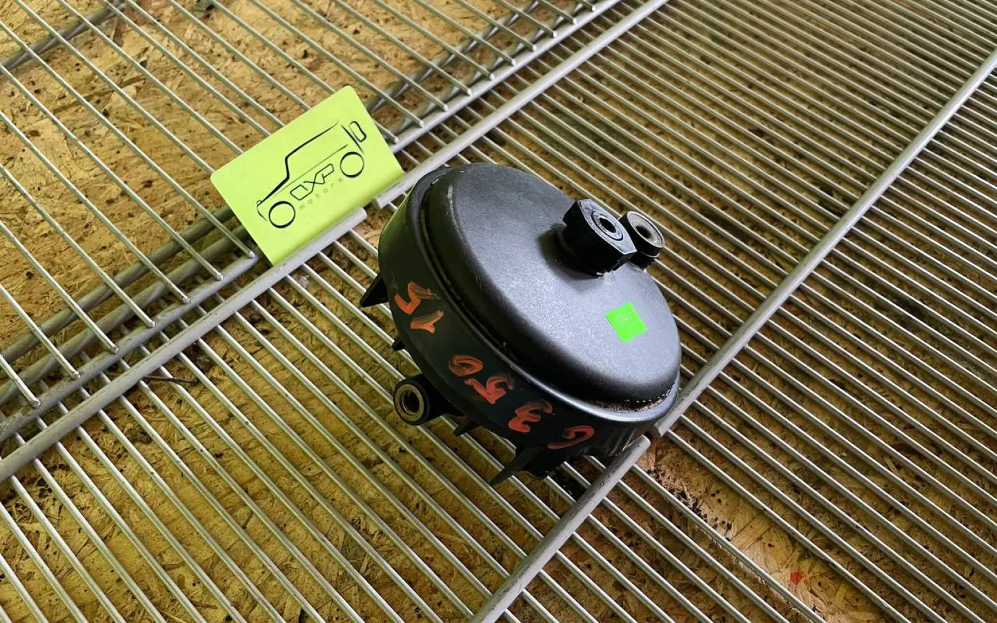 Mercedes-Benz G-Class W463 Defferential lock vacuum cylinder - vacuum cylinder