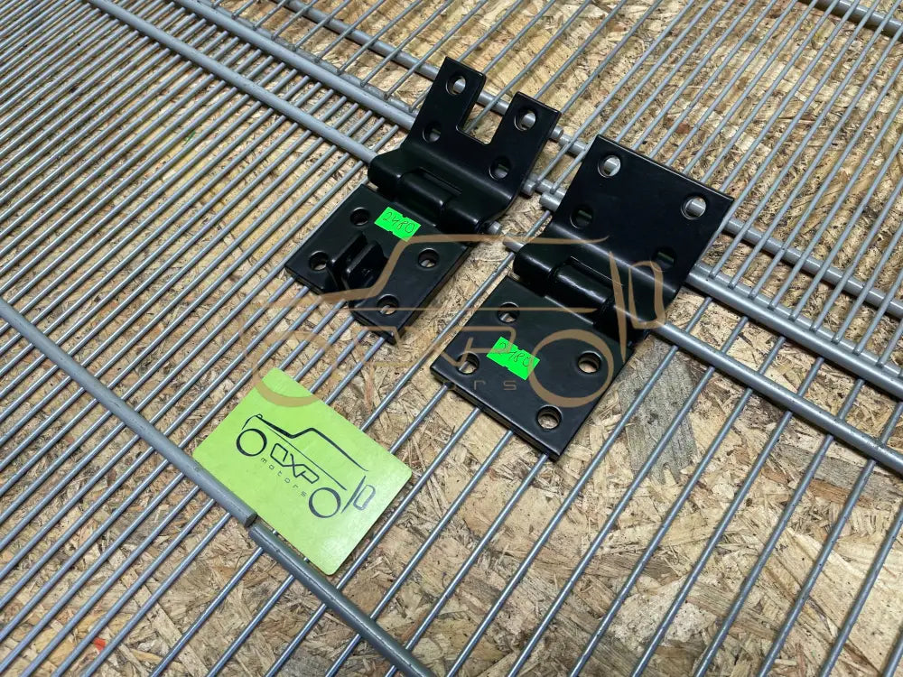 Mercedes-Benz G-Class W463 Door Hinges