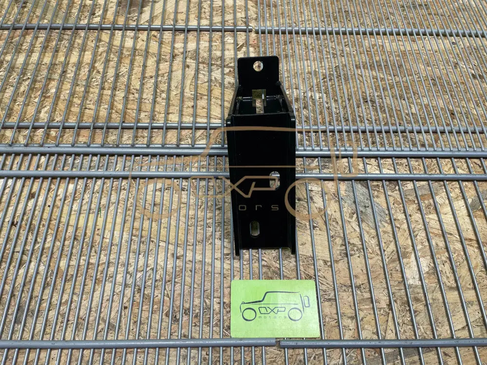 Mercedes-Benz G-Class W463 Footboard Mounting