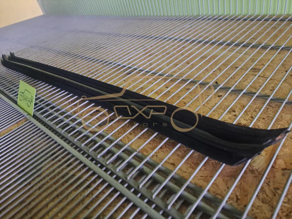 Mercedes-Benz G-Class W463 Front door inside window seal set
