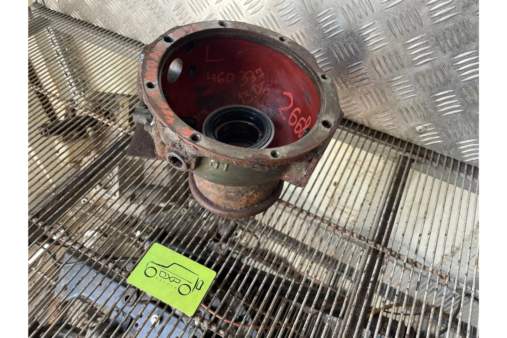 Mercedes-Benz G-Class W463 Front Left Axle Steering Knuckle