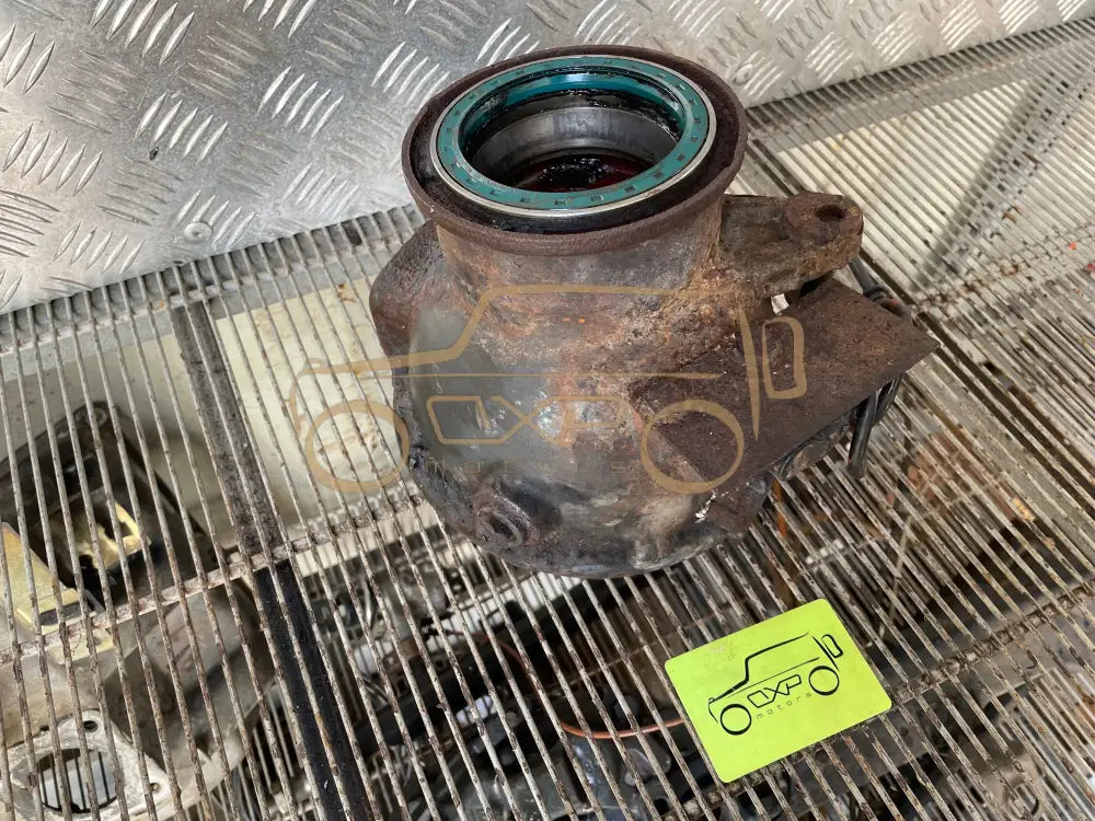 Mercedes-Benz G-Class W463 Front Left Axle Steering Knuckle