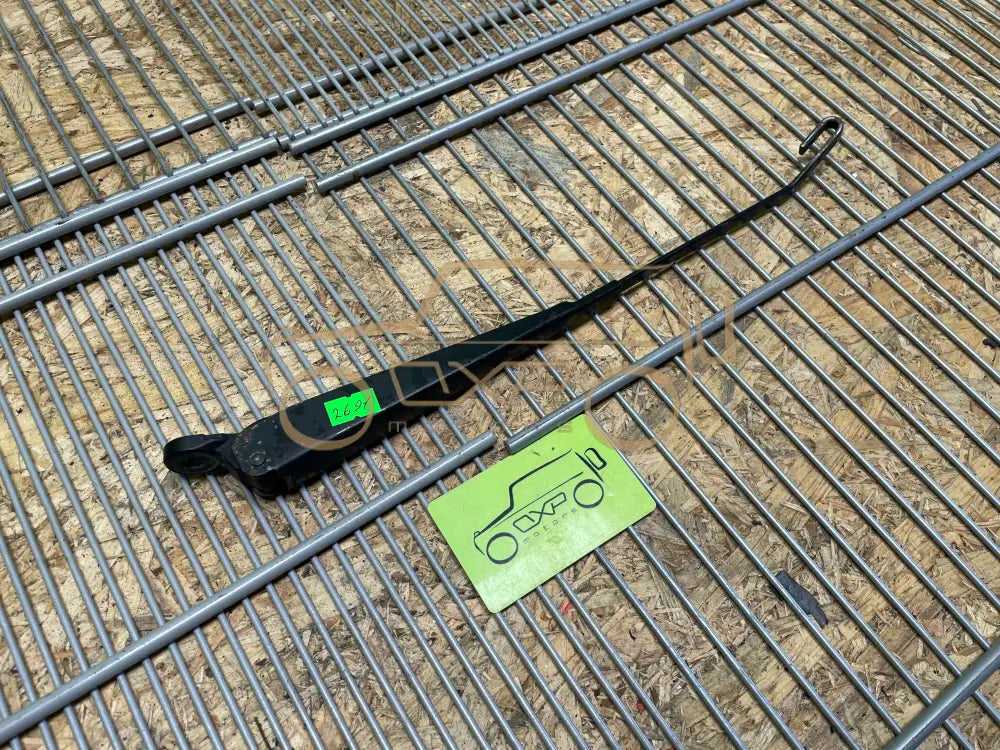 Mercedes-Benz G-Class W463 Front wiper arm