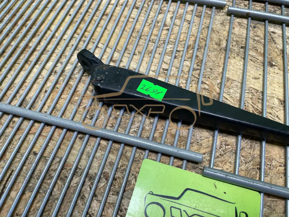 Mercedes-Benz G-Class W463 Front wiper arm