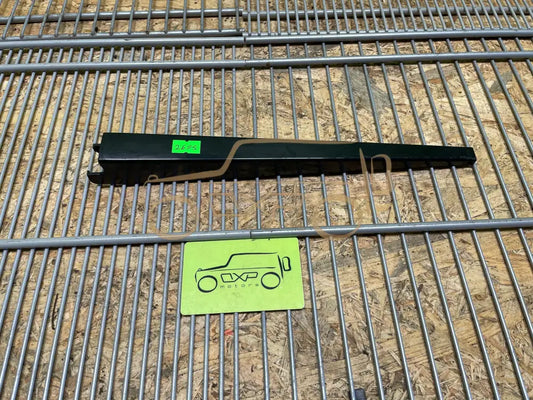 Mercedes-Benz G-Class W463 Front Wiper Arm Cover
