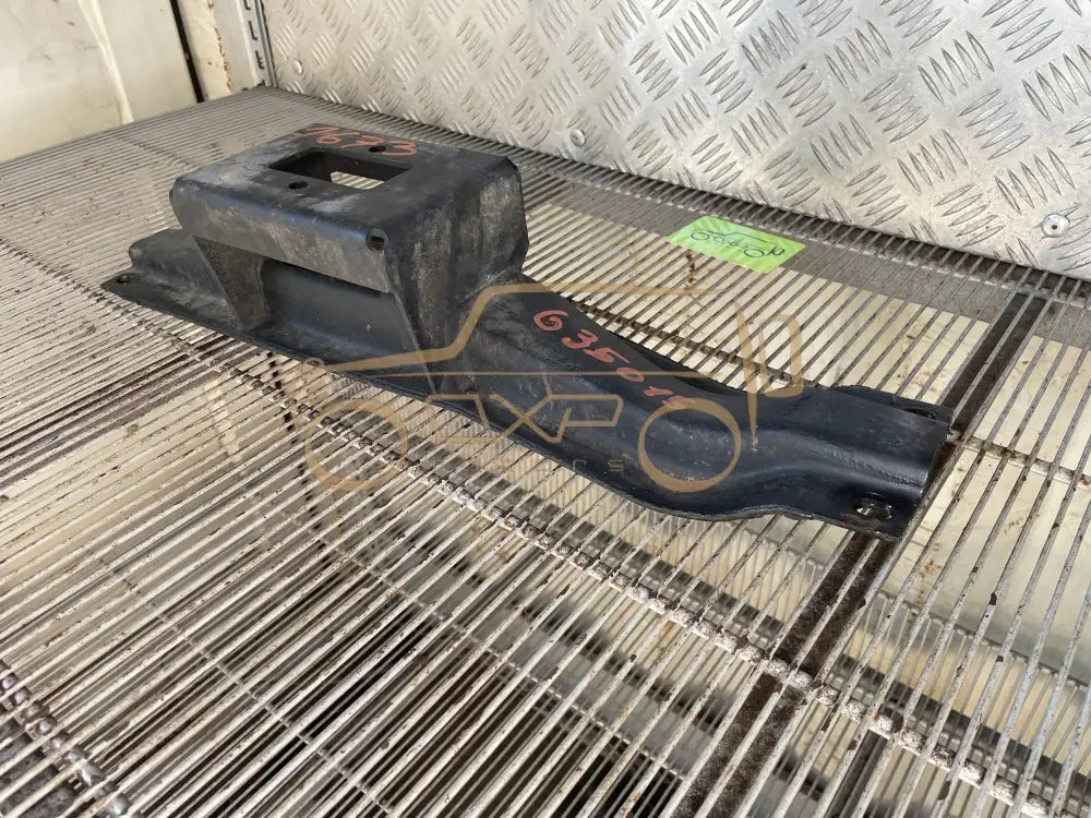 Mercedes-Benz G-Class W463 G350 15. Engine Mounting
