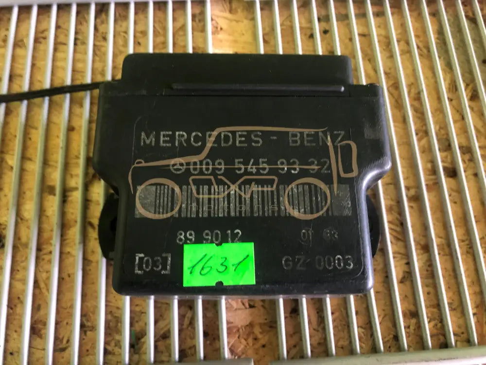 Mercedes-Benz G-Class W463 G350 1993 Glow plug relay