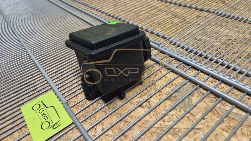 Mercedes-Benz G-Class W463 Hydraulic Oil Expansion Tank