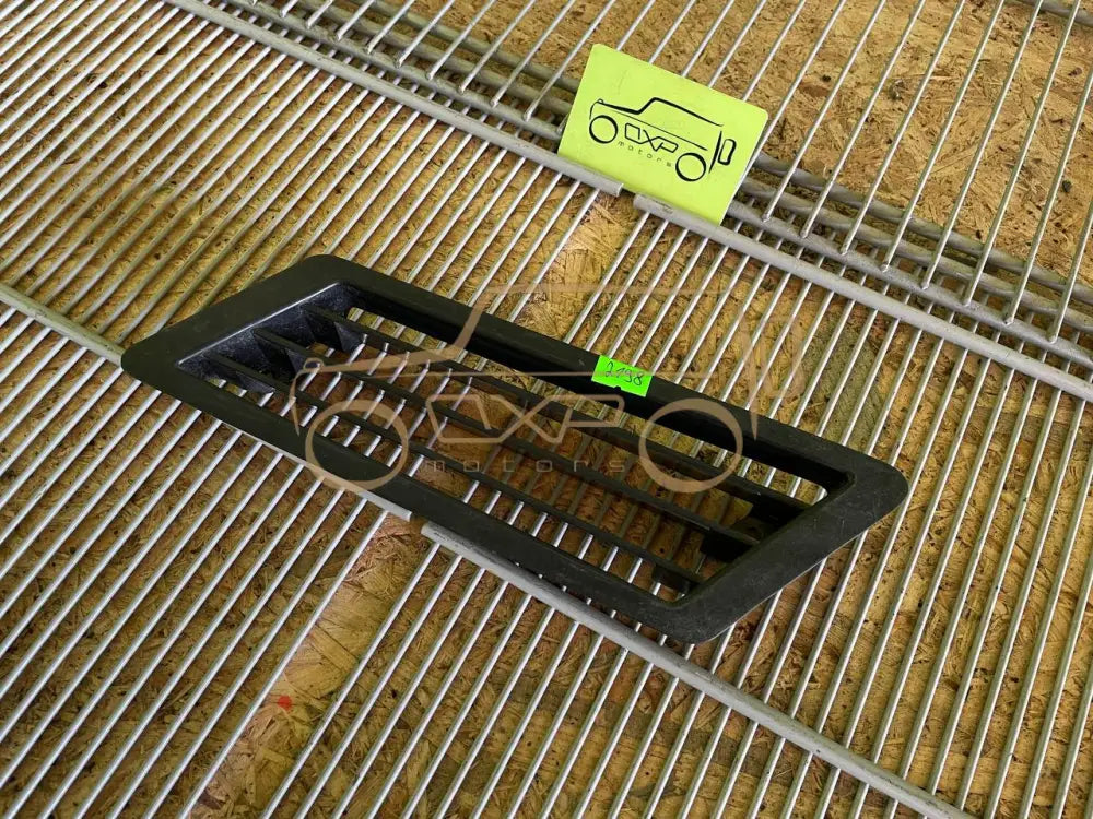 Mercedes-Benz G-Class W463 Left Fender Grille