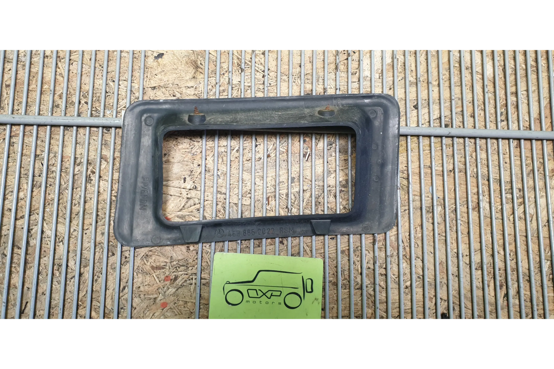 Mercedes-Benz G-Class W463 Left fog lamp cover surround