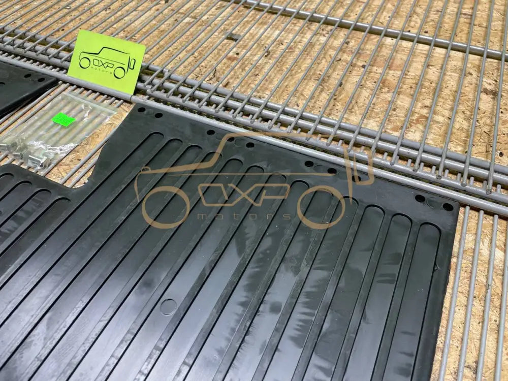 Mercedes-Benz G-Class W463 NEW Rubber Mud Apron Set