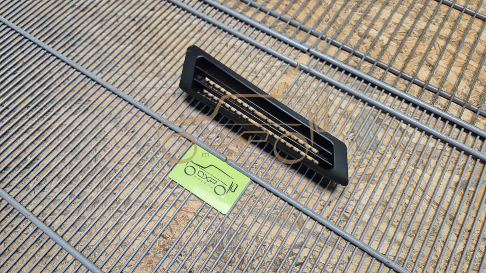 Mercedes-Benz G-Class W463 radiator grill right - radiator grill