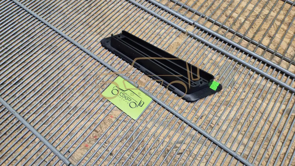 Mercedes-Benz G-Class W463 radiator grill right - radiator grill