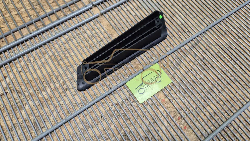 Mercedes-Benz G-Class W463 radiator grill right - radiator grill