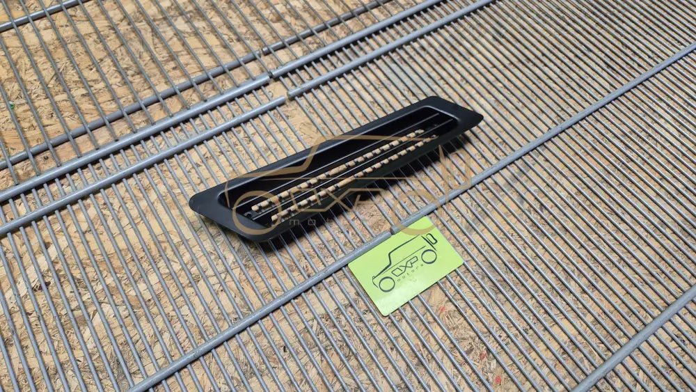 Mercedes-Benz G-Class W463 radiator grill right - radiator grill