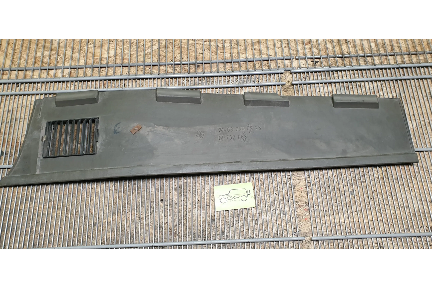 Mercedes-Benz G-Class W463 Rear left D-Pillar trim cover - d-pillar