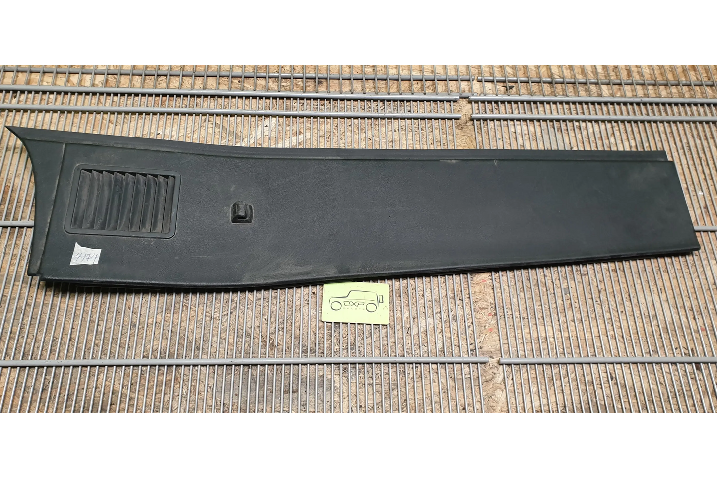 Mercedes-Benz G-Class W463 Rear left D-Pillar trim cover - d-pillar