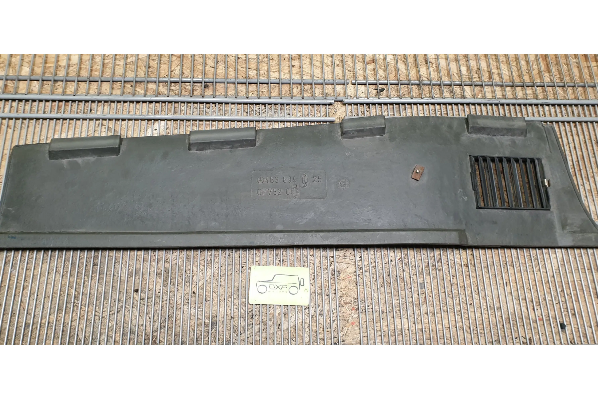 Mercedes-Benz G-Class W463 Rear right D-Pillar trim cover - d-pillar