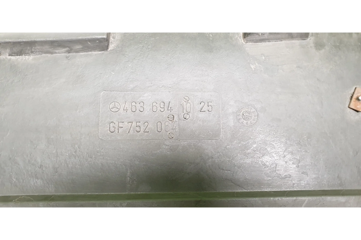 Mercedes-Benz G-Class W463 Rear right D-Pillar trim cover - d-pillar
