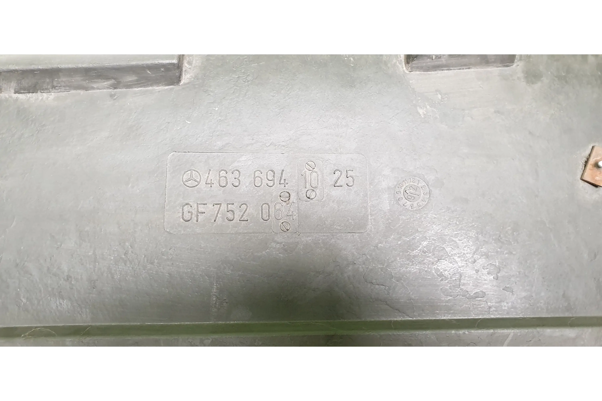 Mercedes-Benz G-Class W463 Rear right D-Pillar trim cover - d-pillar