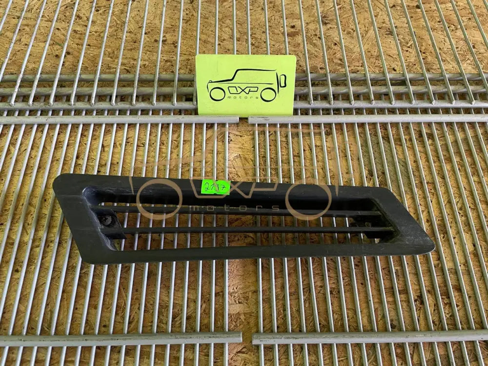 Mercedes-Benz G-Class W463 Right Fender Grille