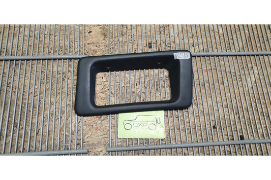 Mercedes-Benz G-Class W463 Right fog lamp cover surround