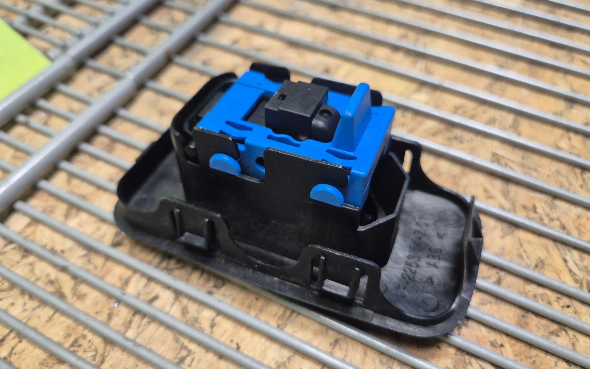 Mercedes-Benz G-Class W463 Right Window Regulator Switch