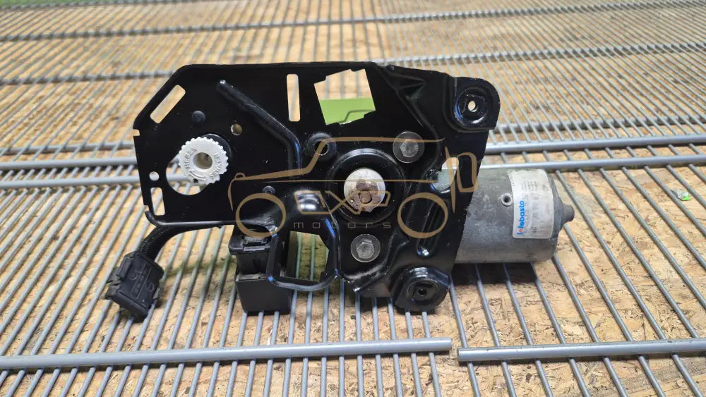 Mercedes-Benz G-Class W463 Sunroof Motor