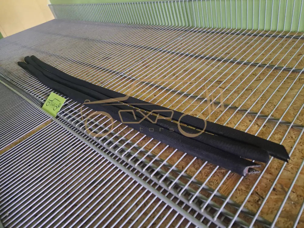 Mercedes-Benz G-Class W463 Trunk seal set