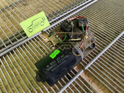 Mercedes-Benz G-Class W463 Windshield Wiper Motor