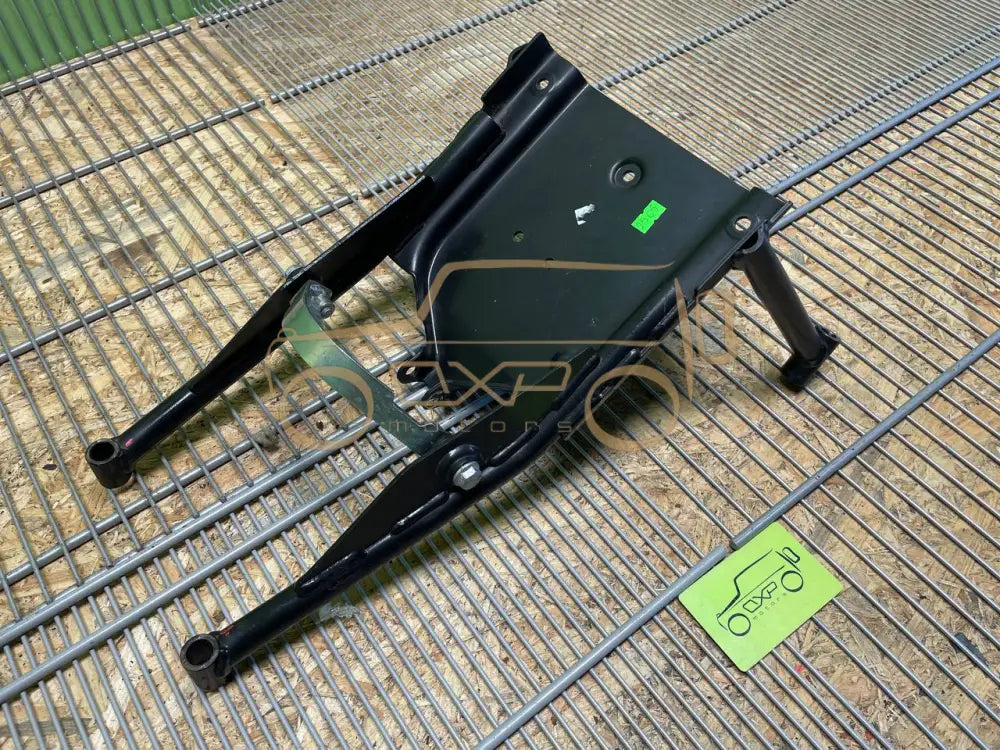 Mercedes-Benz G W463 Steering Column Bracket Mount