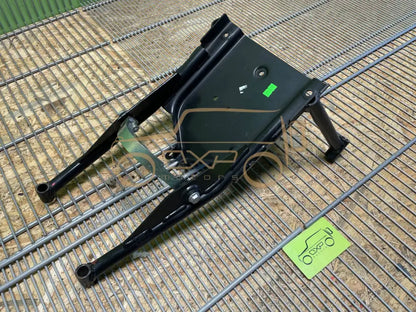 Mercedes-Benz G W463 Steering Column Bracket Mount