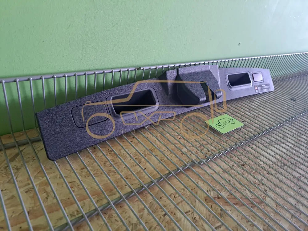 Mercedes-Benz GL-Class W164 Boot lid lock trim