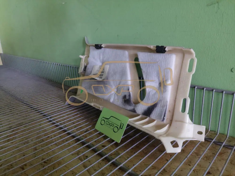 Mercedes-Benz GL-Class W164 C-Pillar right panel