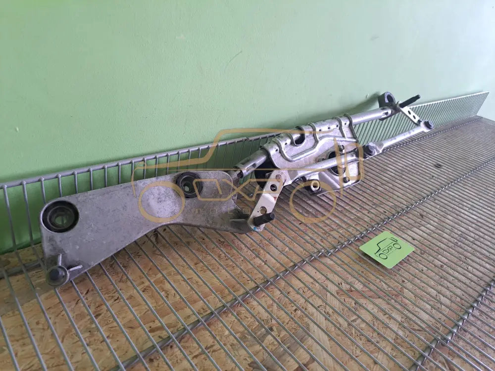 Mercedes-Benz GL-Class W164 Front wiper linkage