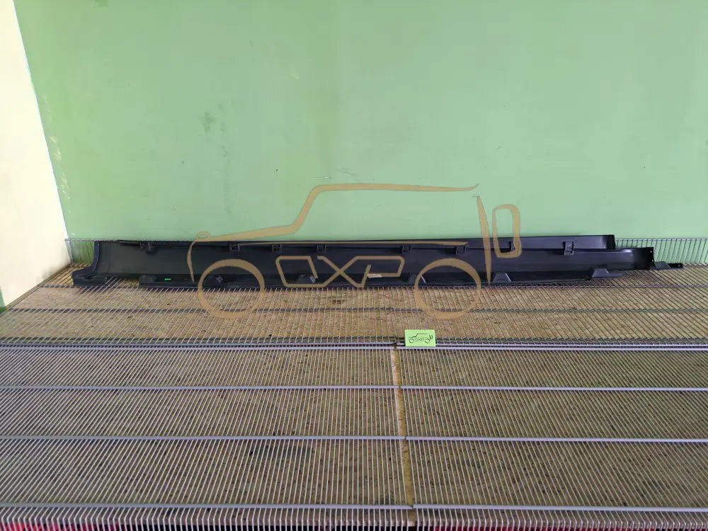 Mercedes-Benz GL-Class W164 Side Skirt Left