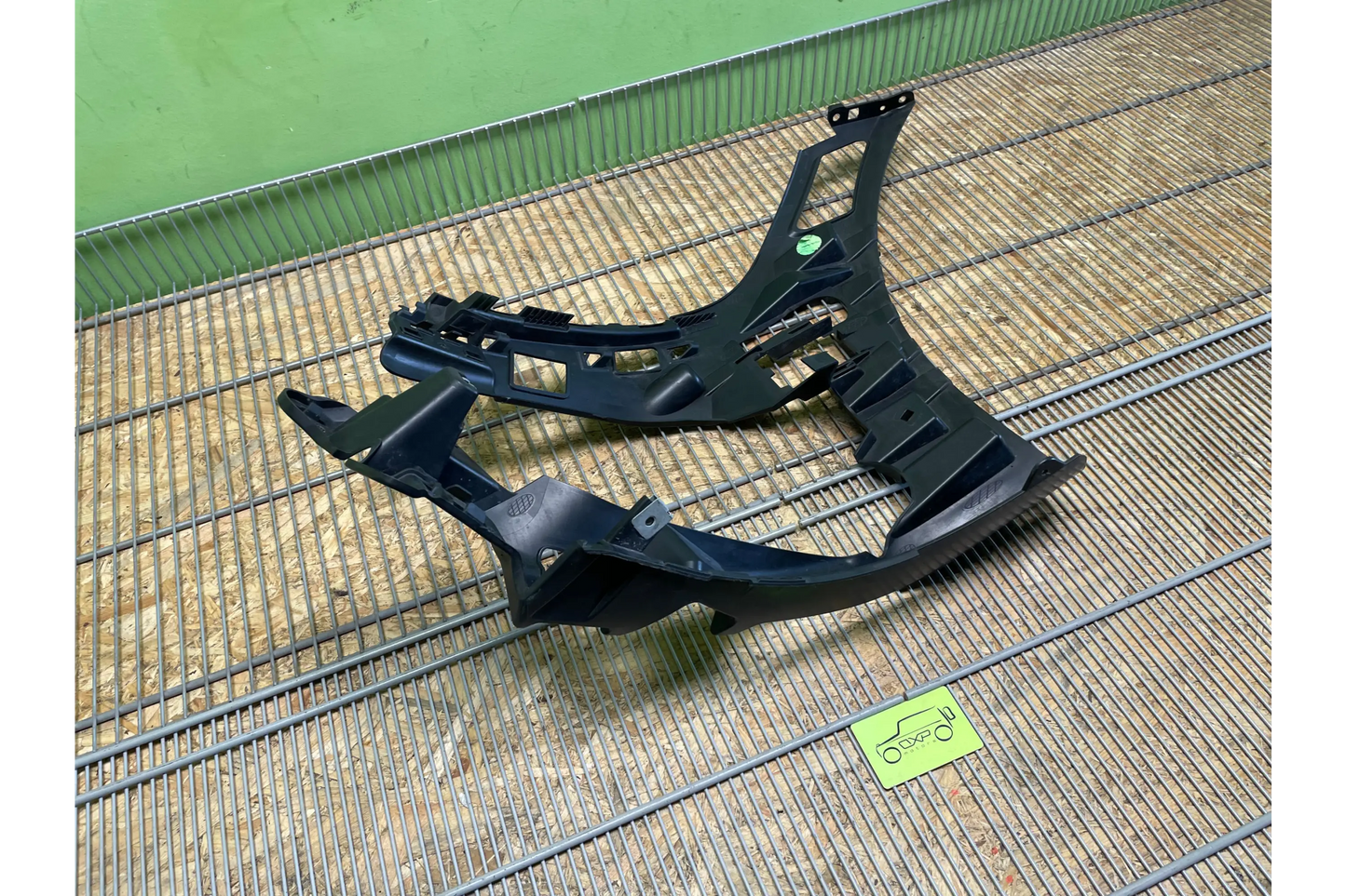 Mercedes-Benz GT X290 AMG Front Right Bumper Support - bumper bracket