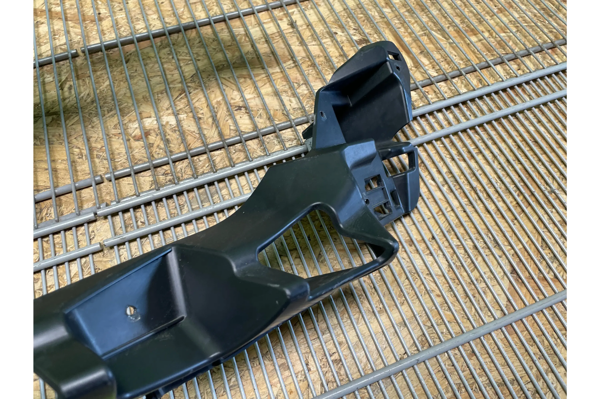 Mercedes-Benz GT X290 AMG Front Right Bumper Support - bumper bracket