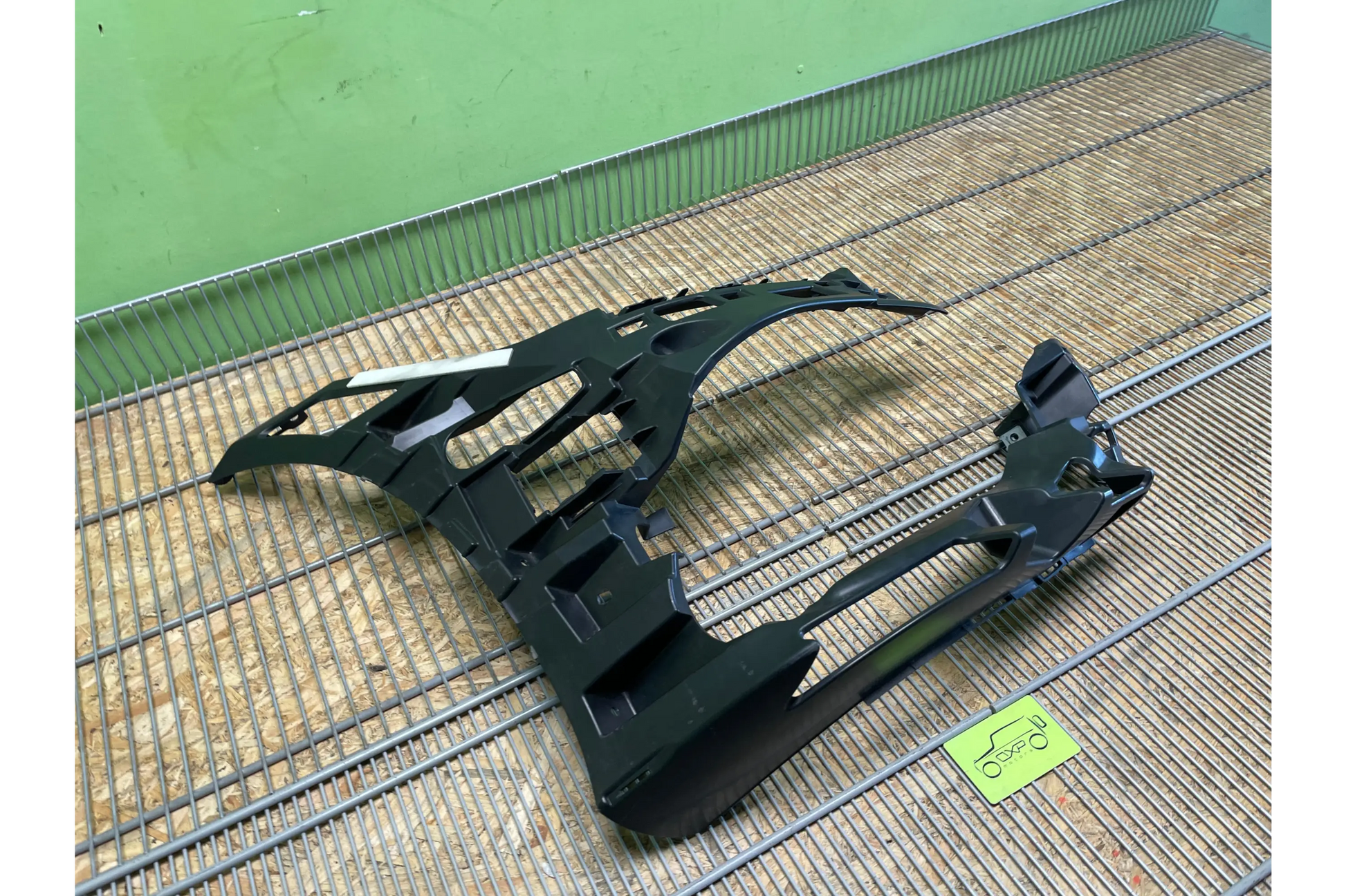 Mercedes-Benz GT X290 AMG Front Right Bumper Support - bumper bracket