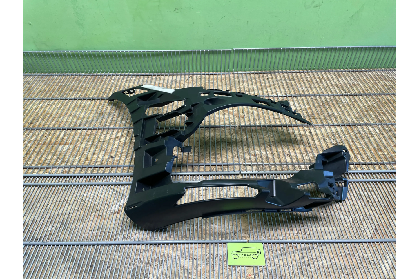 Mercedes-Benz GT X290 AMG Front Right Bumper Support - bumper bracket
