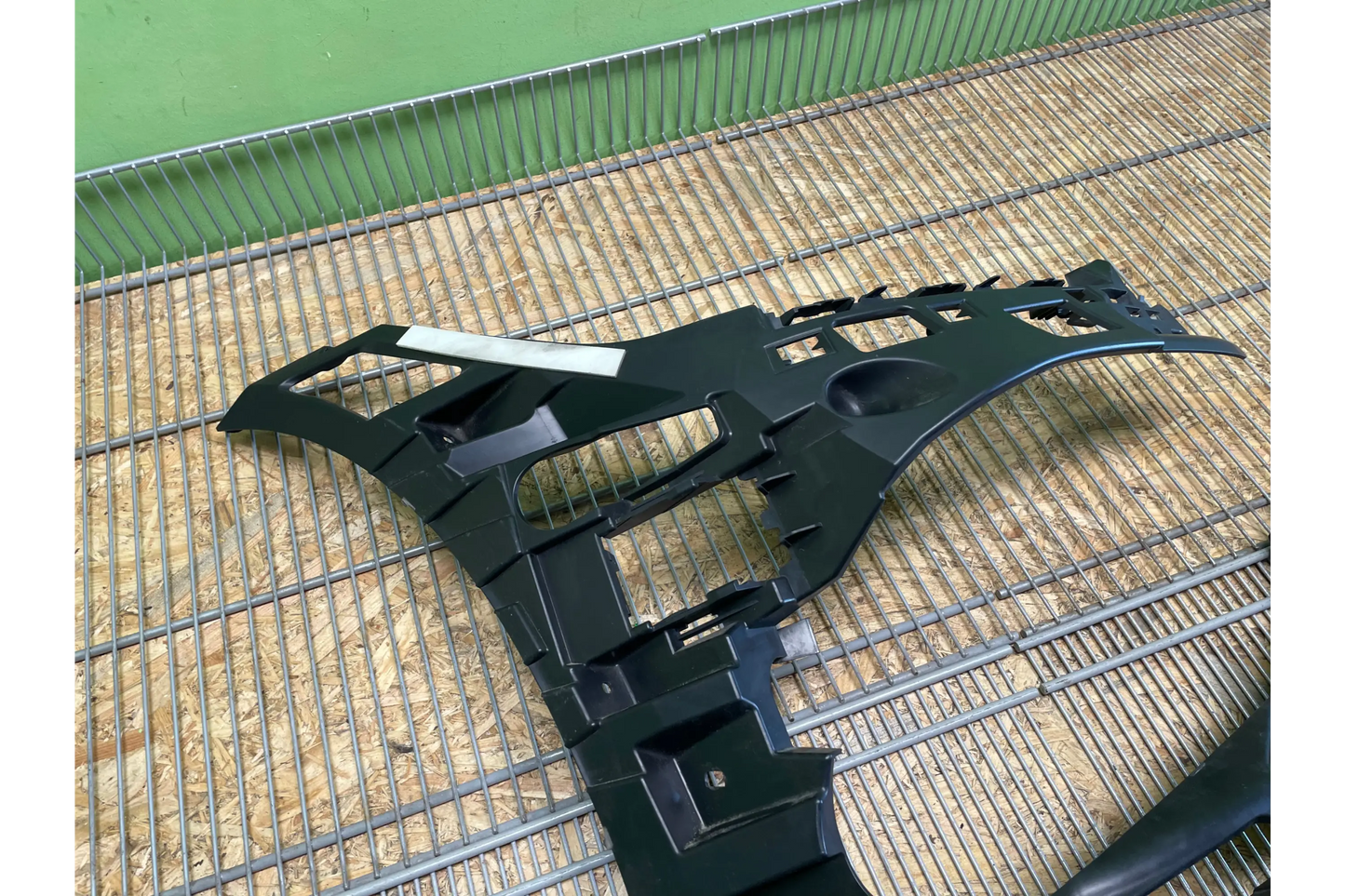Mercedes-Benz GT X290 AMG Front Right Bumper Support - bumper bracket