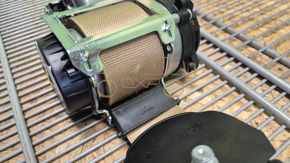 Mercedes-Benz M-Class W164 Front left seat belt - seat belt