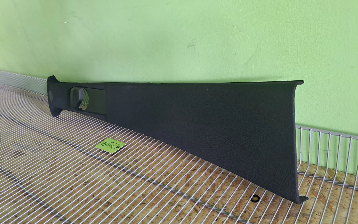 Mercedes-Benz ML W164 Right Upper Trim B-Pillar Panel - upper trim b-pillar