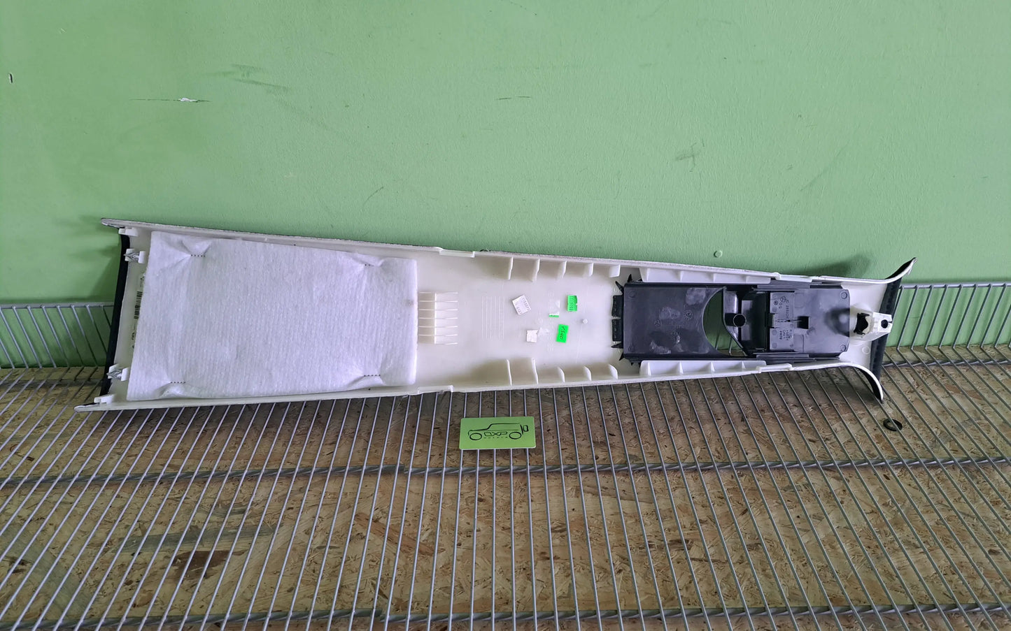 Mercedes-Benz ML W164 Right Upper Trim B-Pillar Panel - upper trim b-pillar