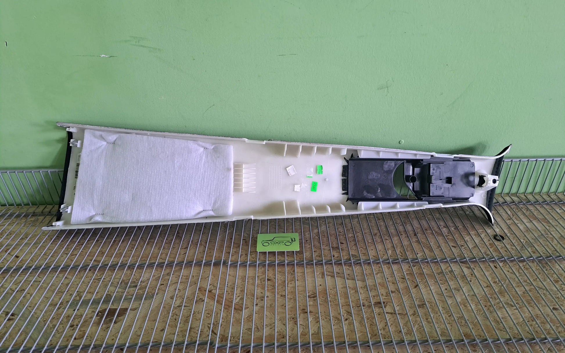 Mercedes-Benz ML W164 Right Upper Trim B-Pillar Panel - upper trim b-pillar