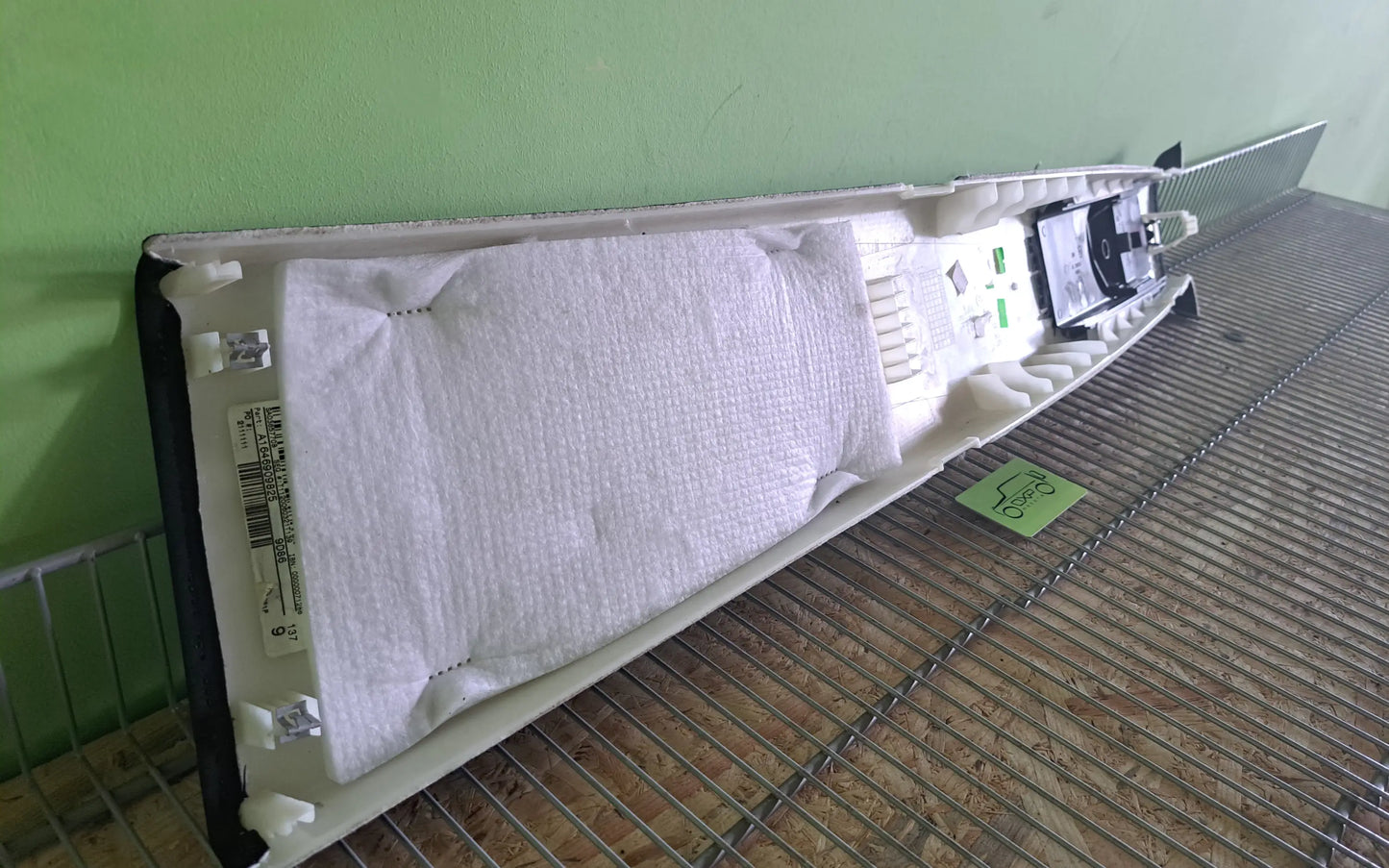 Mercedes-Benz ML W164 Right Upper Trim B-Pillar Panel - upper trim b-pillar