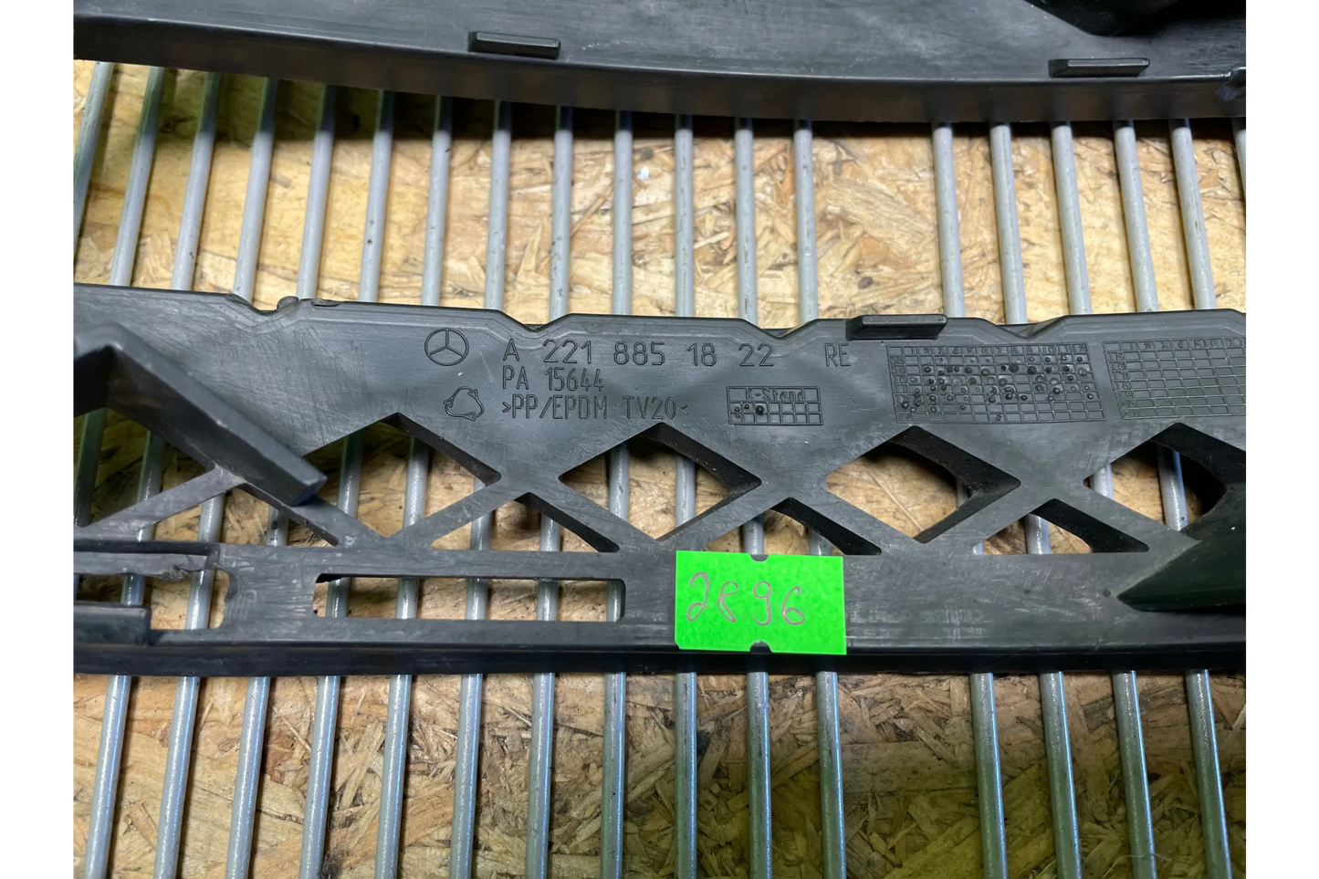 Mercedes-Benz S-Class W221 Front bumper right grill - bumper grill